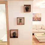 Chabos Vialia Ave Flats *